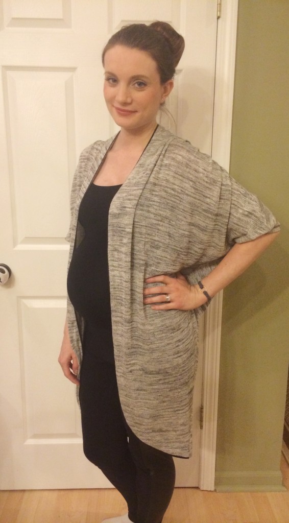 maternitystyle-openfrontsweater-targetstyle-leahtackles.jpeg