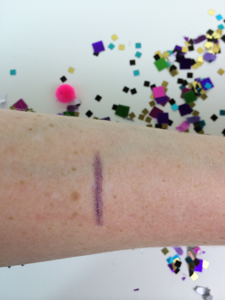 starlooksgemeyepencil-leahtackles.jpeg