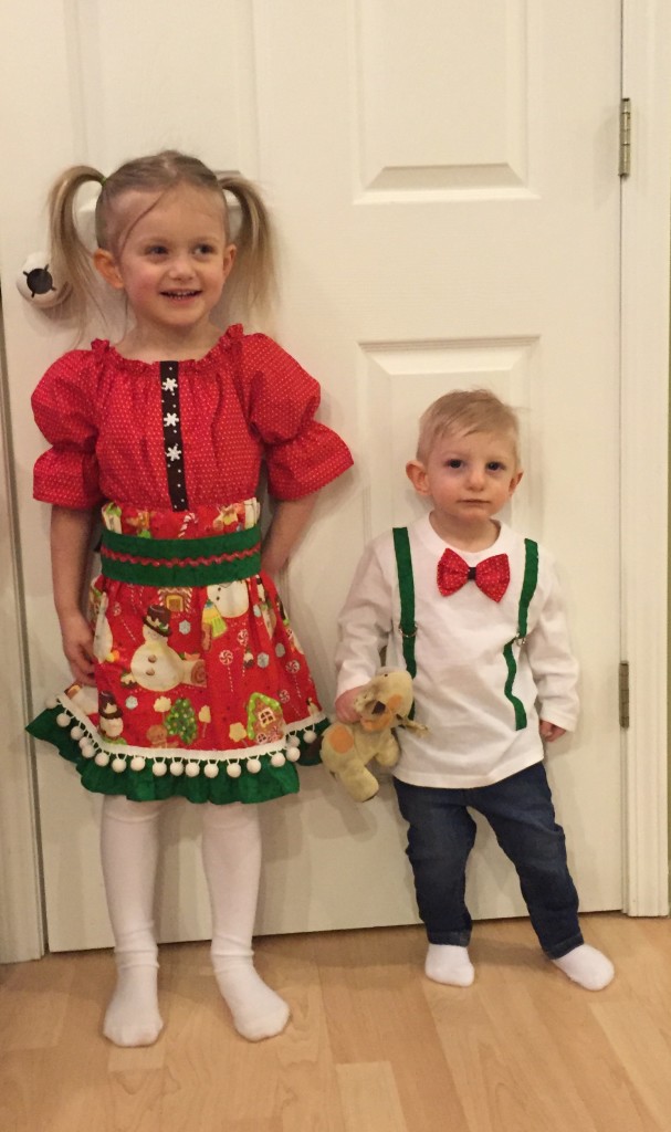 haileyandconnor-leahtackles-christmas2014.jpeg