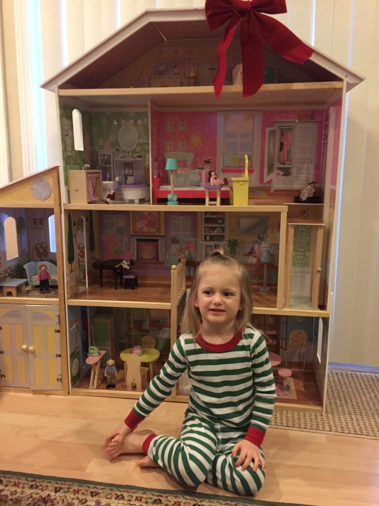 kidkraftdollhouse-leahtackles-christmas2014.jpeg