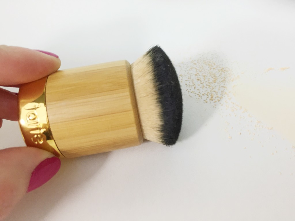 leahtackles-tarteamazonclayfoundationbrush-review-leahtackles.jpeg