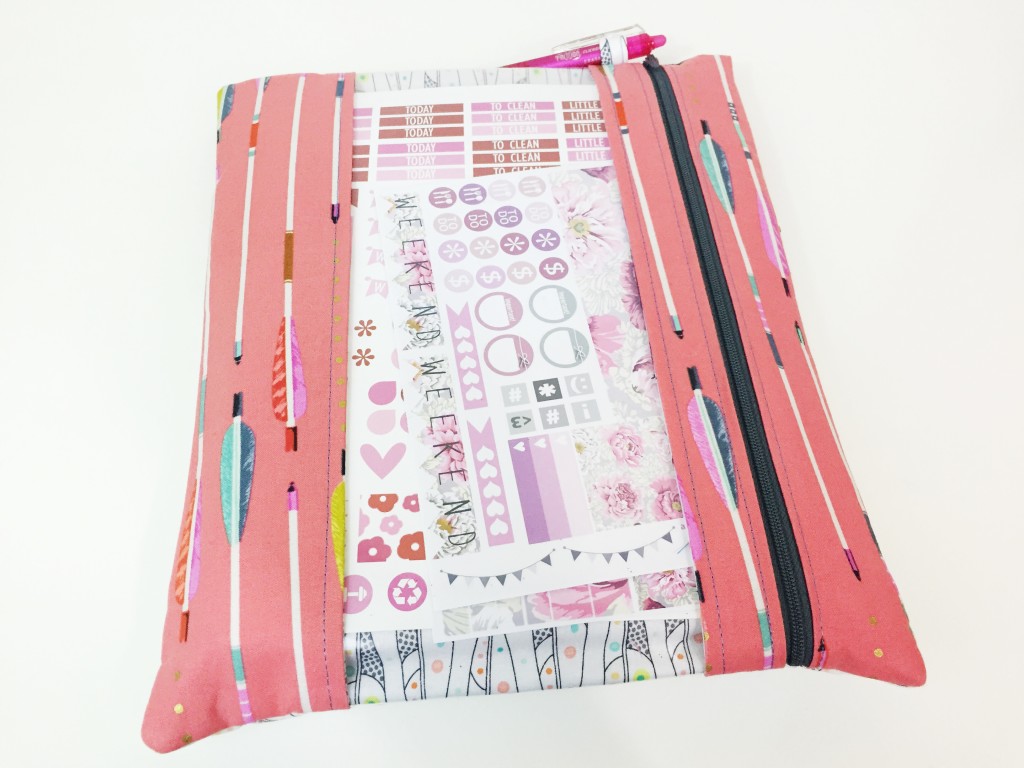 plannerholder-plannerstorage-leahtackles.jpeg