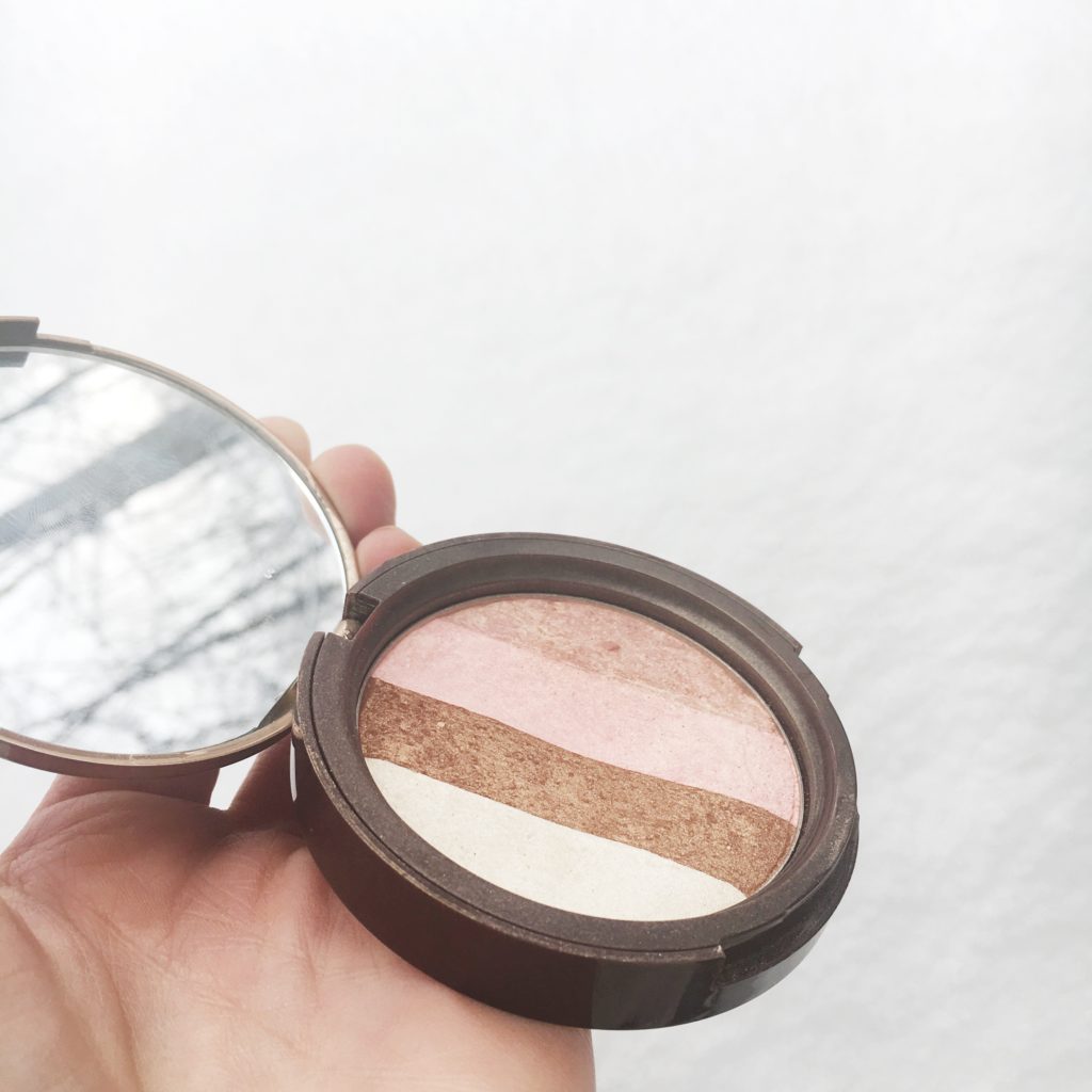 toofacedsnowbunnybronzer-leahtackles-review.jpeg